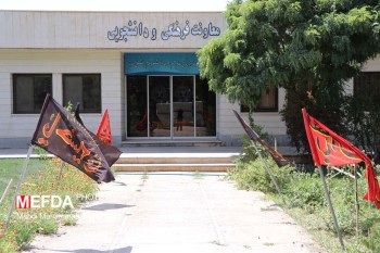 سیاه پوش کردن دانشگاه علوم پزشکی گناباد همزمان با فرارسیدن ماه عزای حسینی